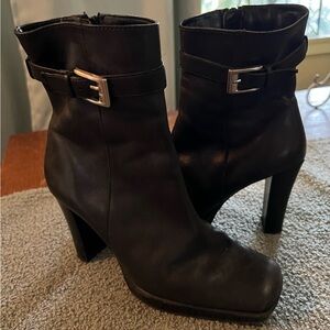 Vintage Elegant Black Leather Ankle Boots 7